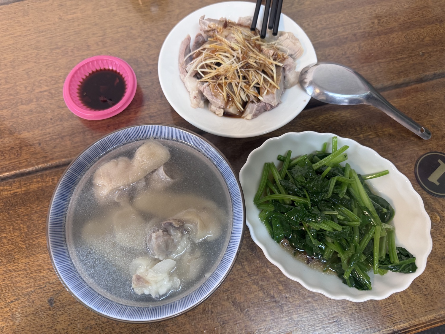 大湳市場豬腳湯