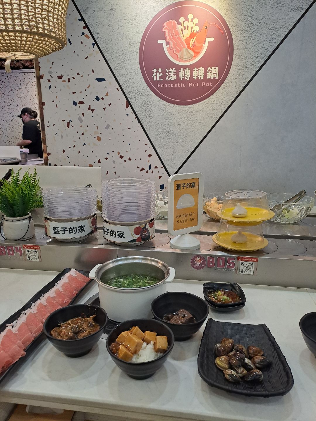 花漾轉轉鍋 | 一中火鍋 | 一中吃到飽 | 迴轉火鍋吃到飽