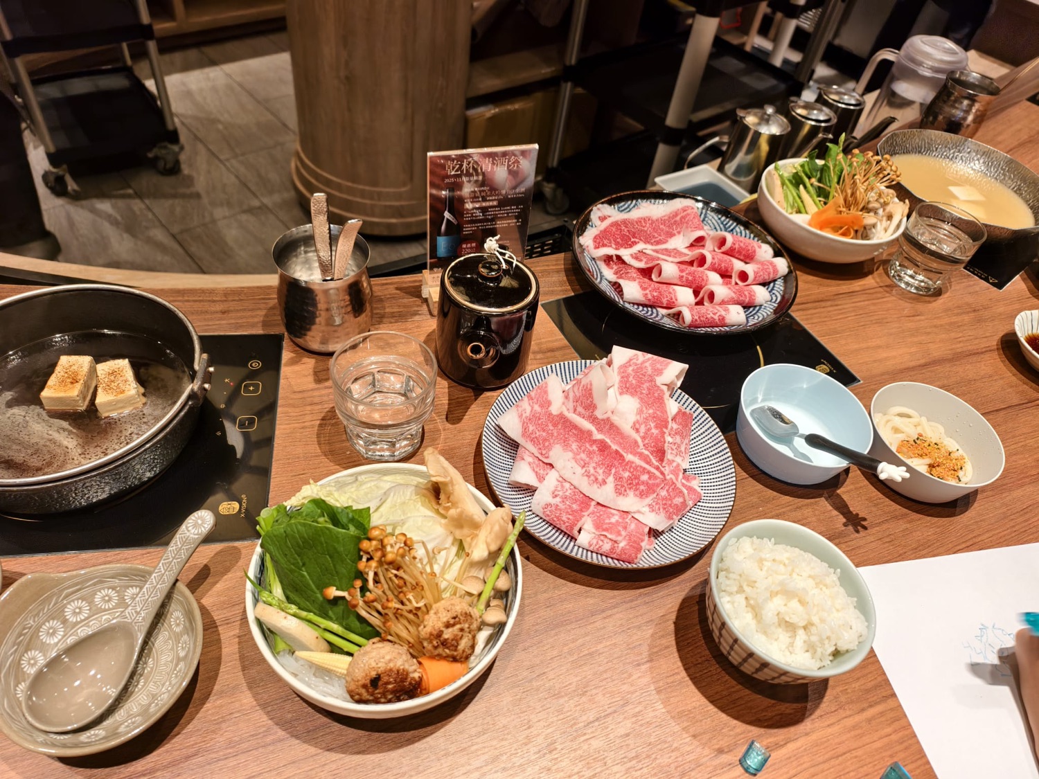 黑毛屋 新莊宏匯店｜乾杯集團鍋物品牌