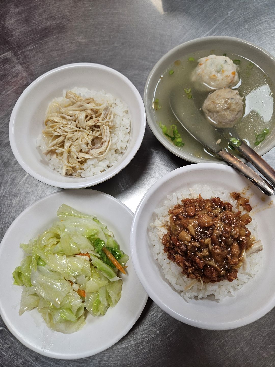 梁記嘉義雞肉飯