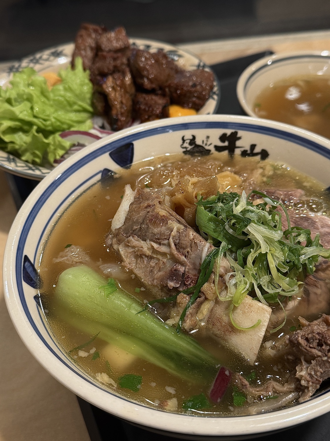 牛山．牛肉麵．燒肉飯