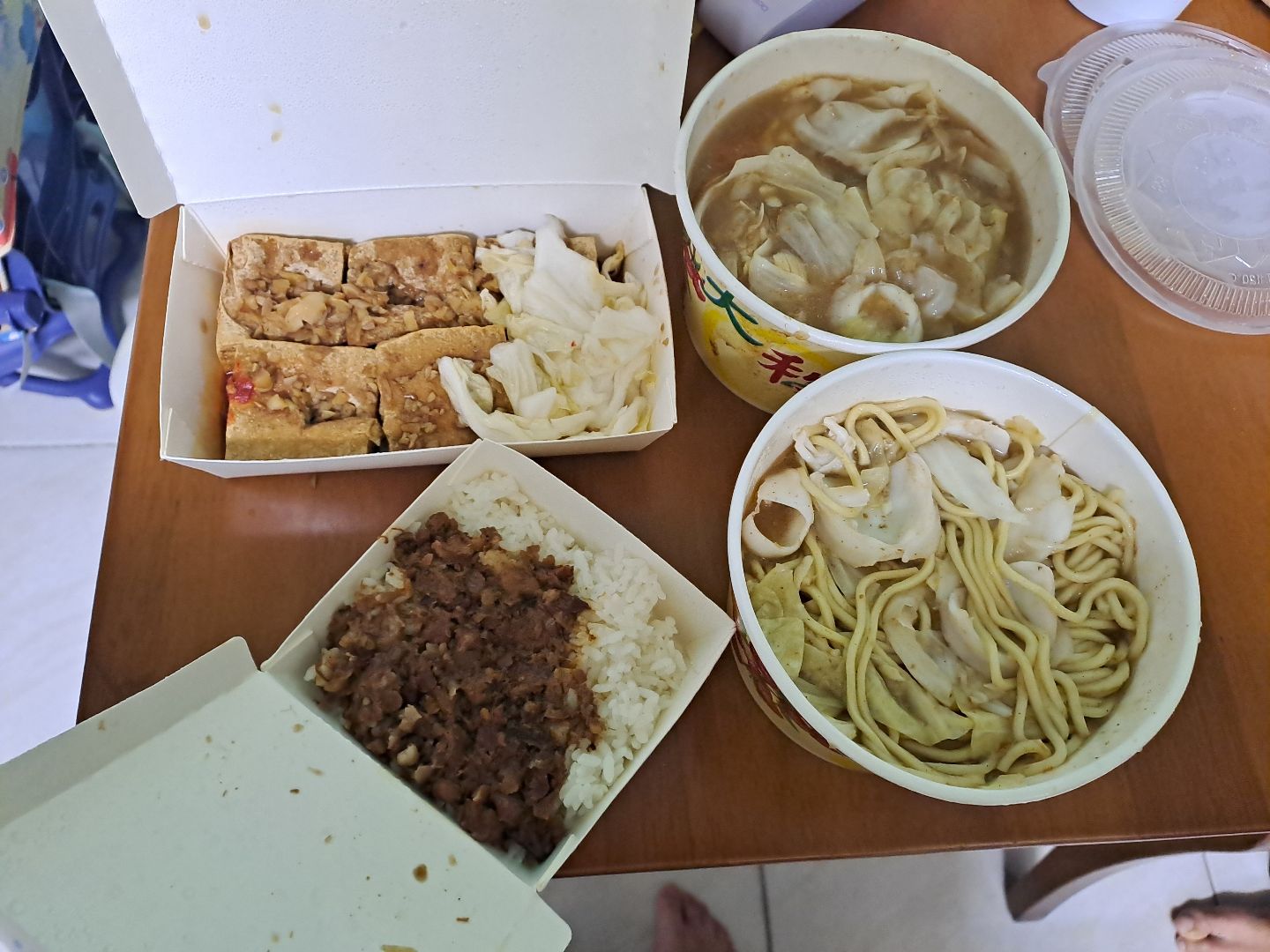 大骨控 臭豆腐 花枝炒麵