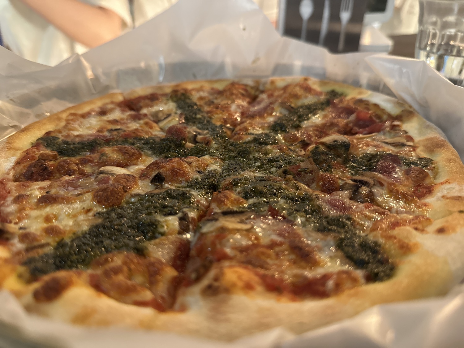 手在比薩 Hand on the pizza 