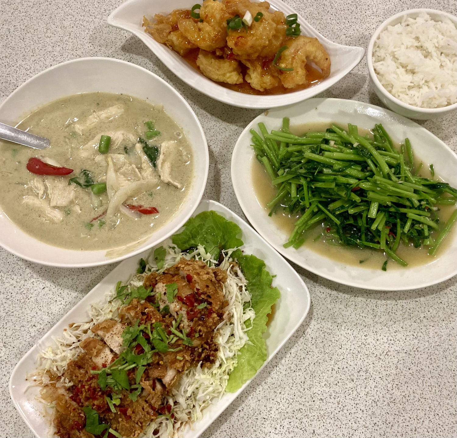 鴻園泰式雲南美食