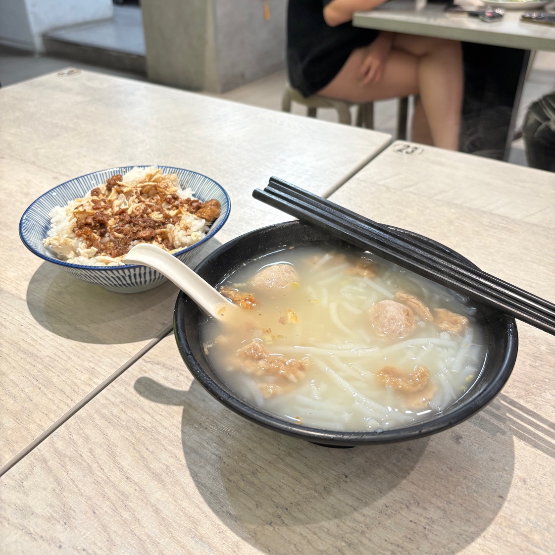 古早味米粉湯宵夜場