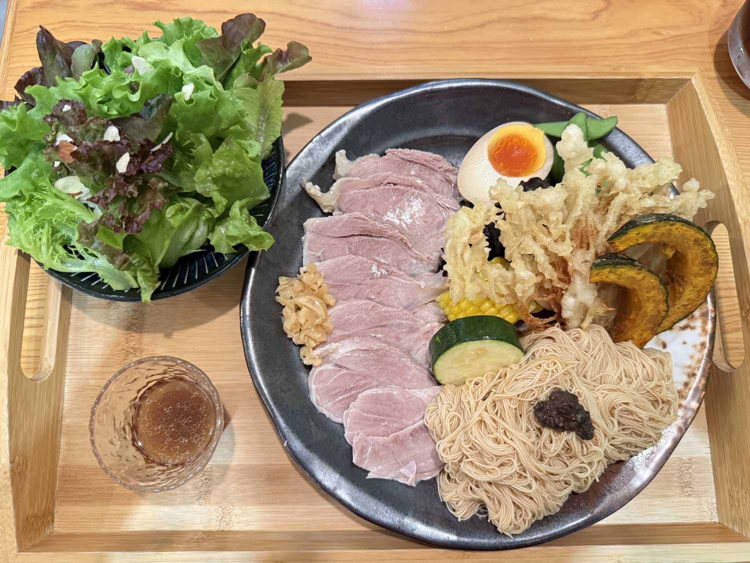 盅正騼 - 原味燉湯, 紅油抄手, 特色麵線